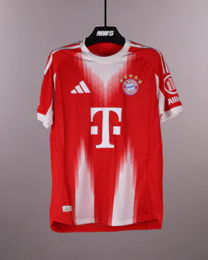 Alphonso Davies FC Bayern München shirt
