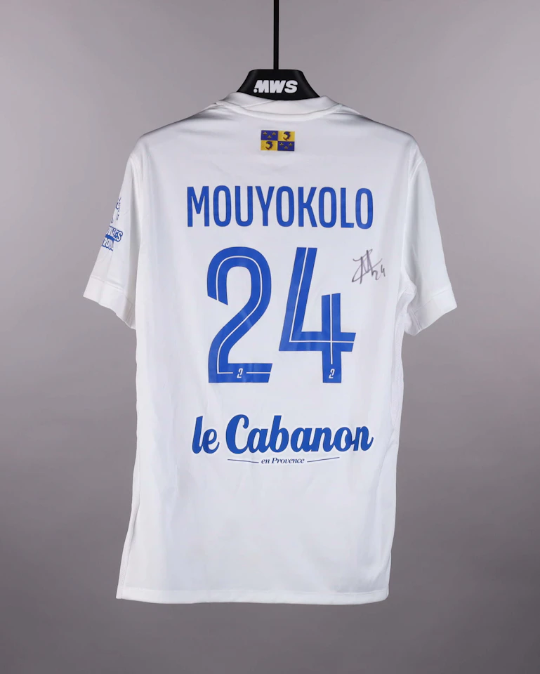 来自Grenoble Foot 38的Loris Mouyokolo球衣