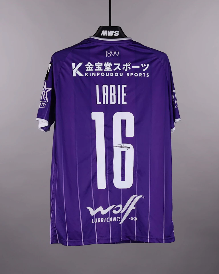 来自K. Beerschot V.A.的Andres Labie球衣