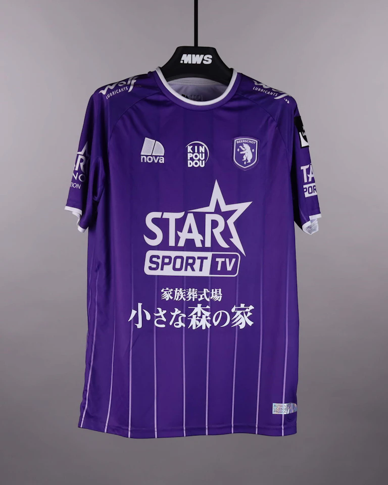 来自K. Beerschot V.A.的Andres Labie球衣