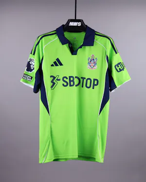 Fulham-Trikot von Ryan Sessegnon