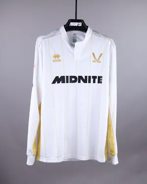 来自Sheffield United的Leo Fuhr Hjelde球衣