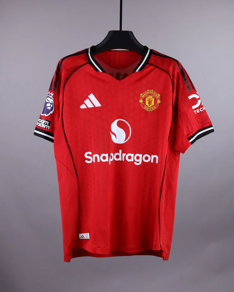 来自Manchester United的Ayden Heaven球衣