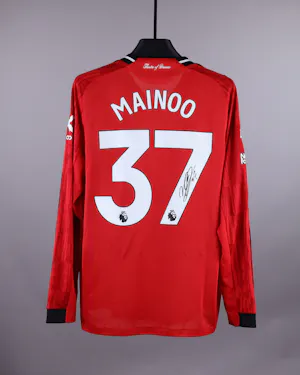 Kobbie Mainoo Manchester United のシャツ