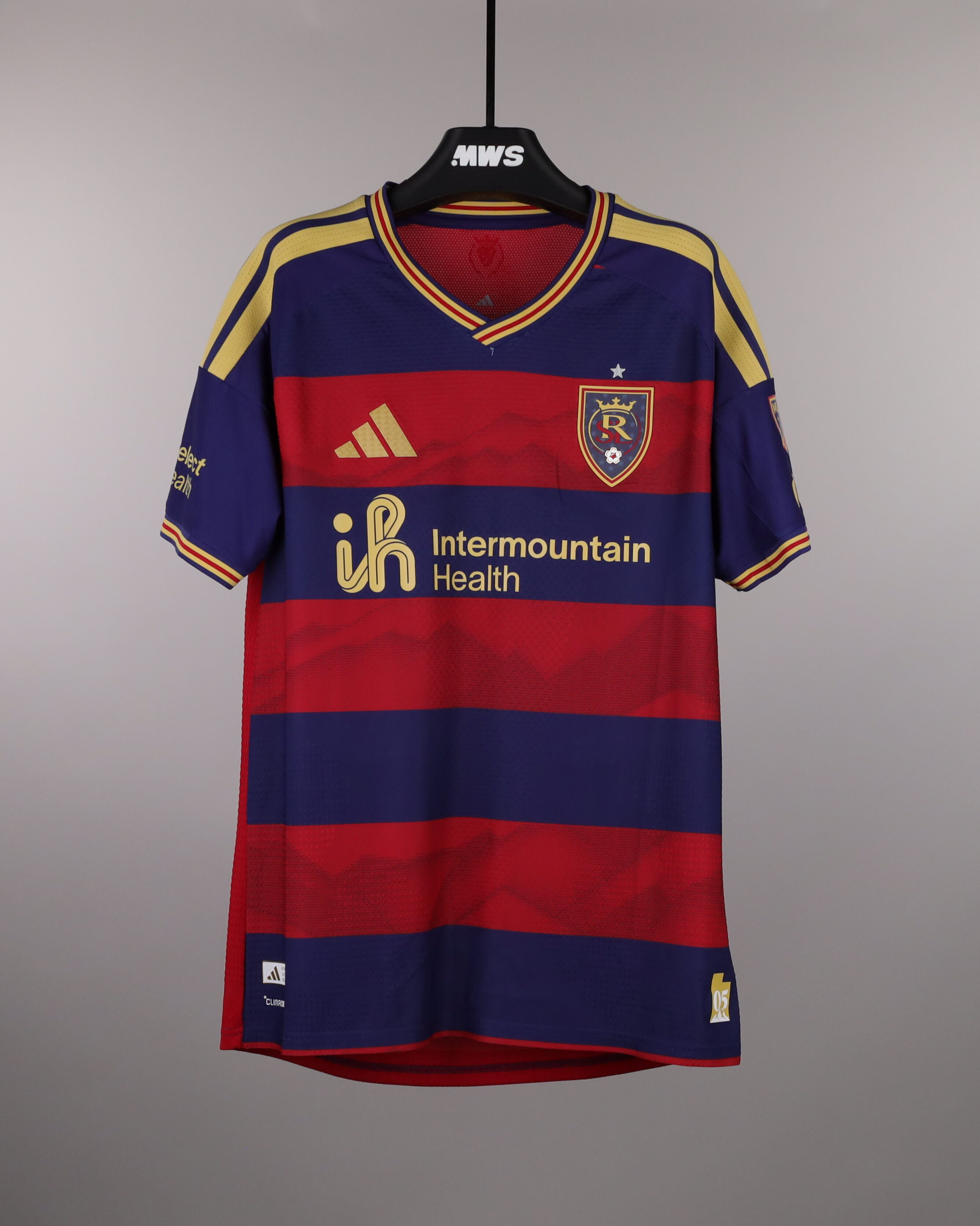 Match-worn and signed jerseys - Soccer, Basketball, Cycling & Rugby