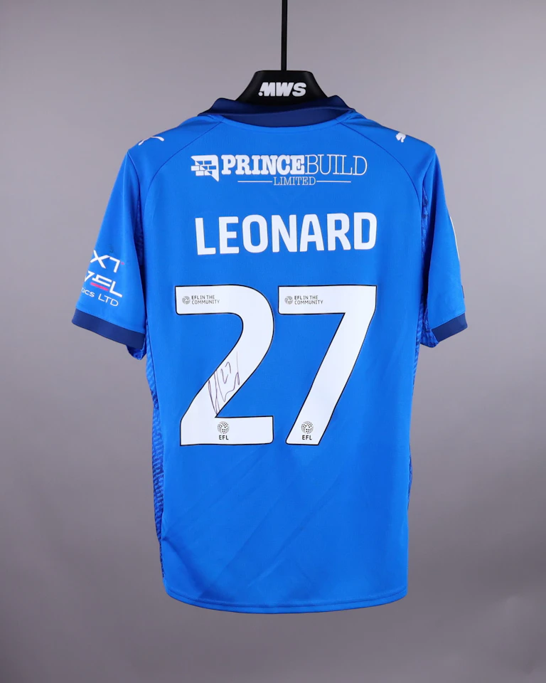 来自Peterborough United的Harry Leonard球衣