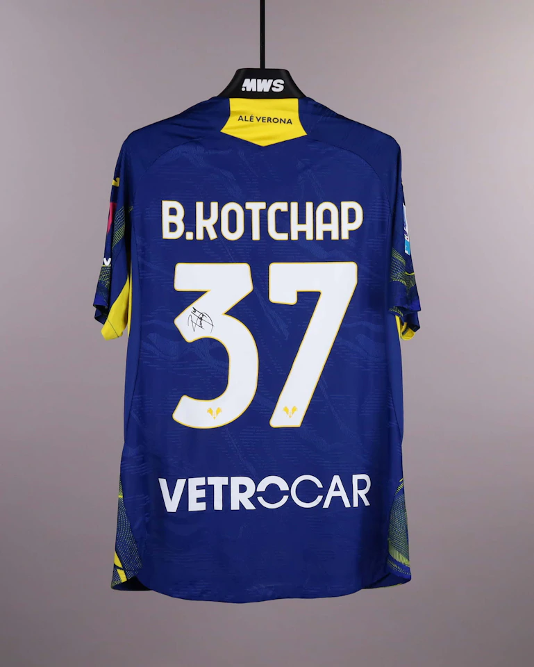 来自Hellas Verona FC的Armel Bella-Kotchap球衣