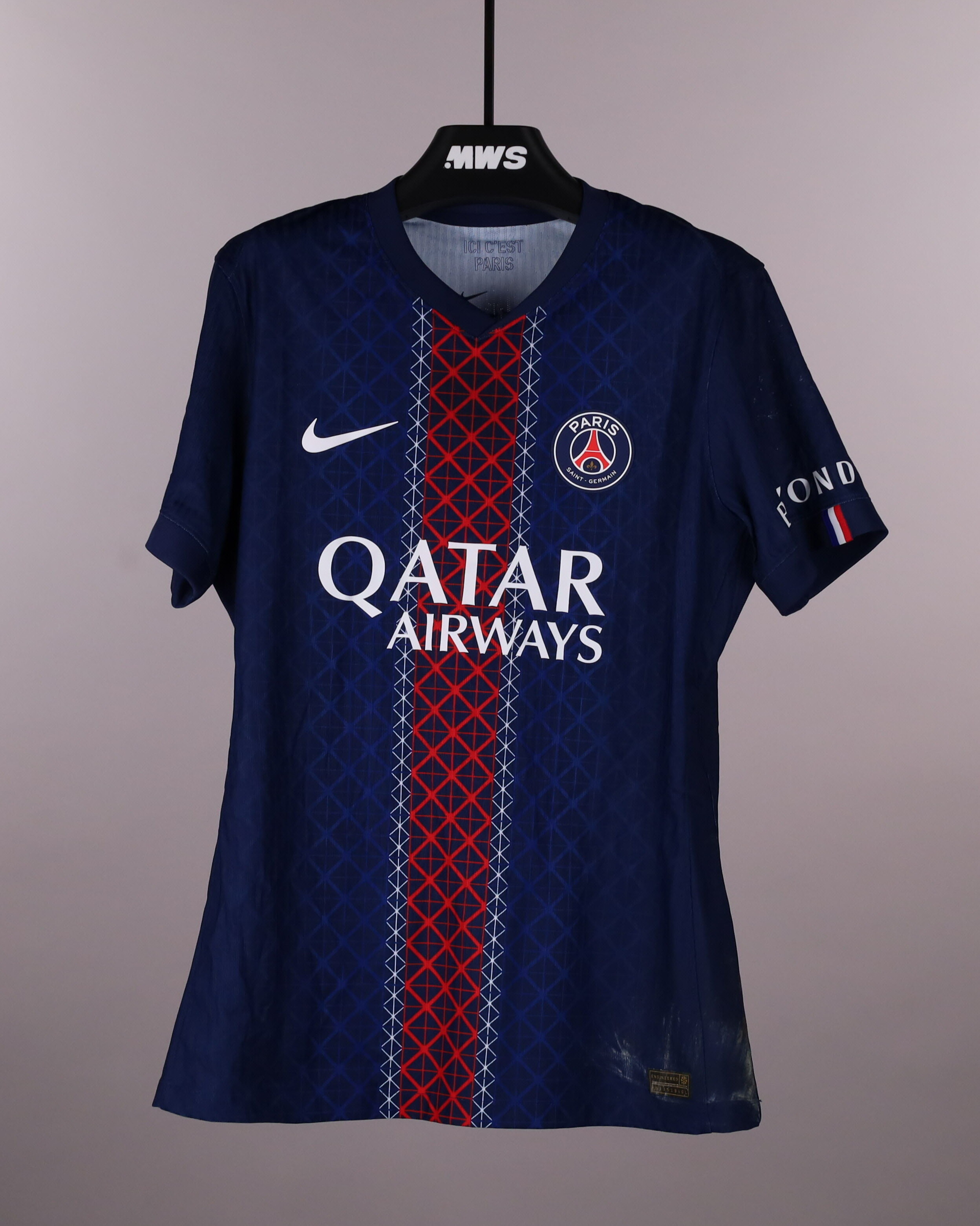 Achraf Hakimi Paris Saint-Germain shirt