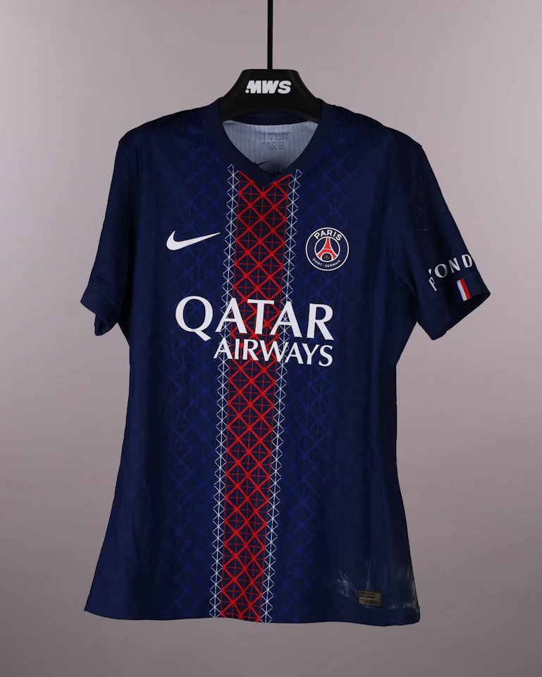 Achraf Hakimi Paris Saint-Germain shirt