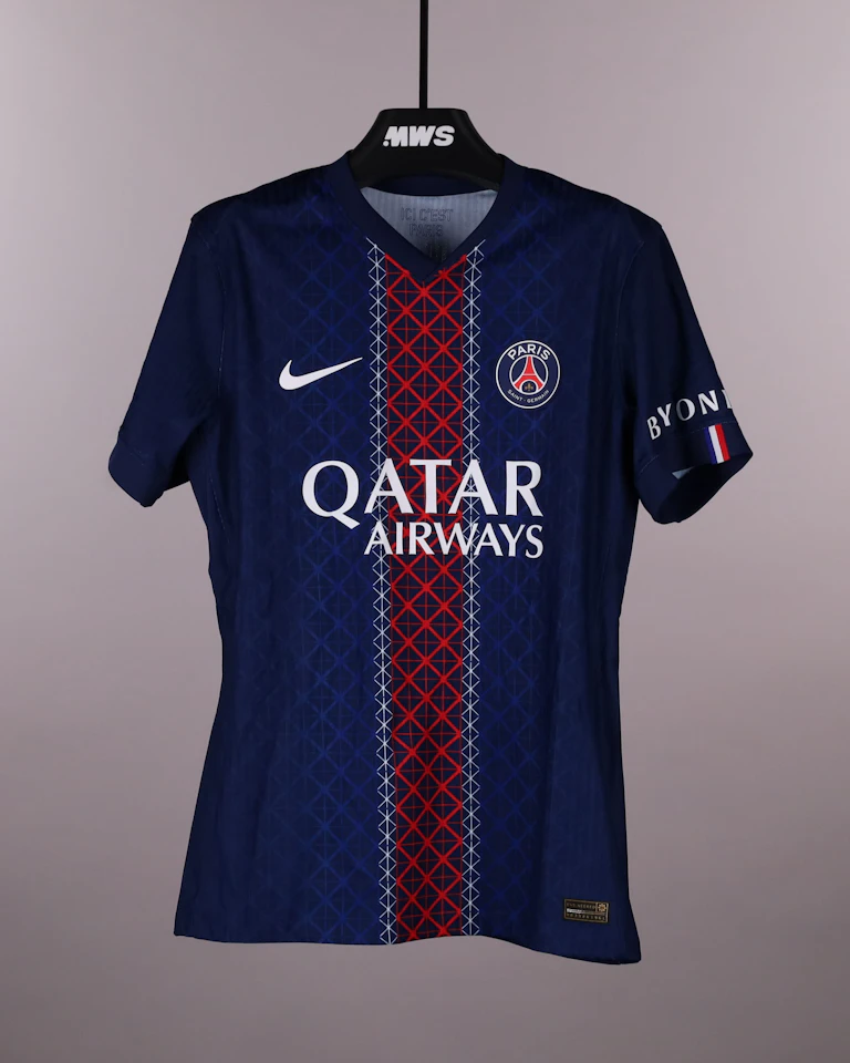 Vitinha Paris Saint-Germain shirt