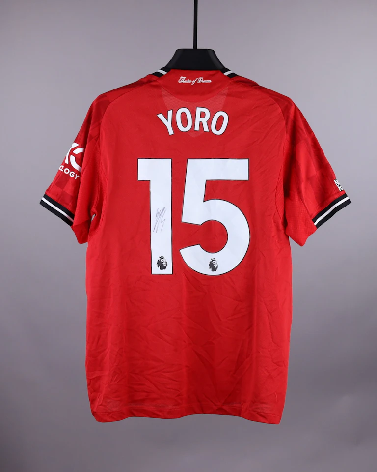Leny Yoro Manchester United jersey