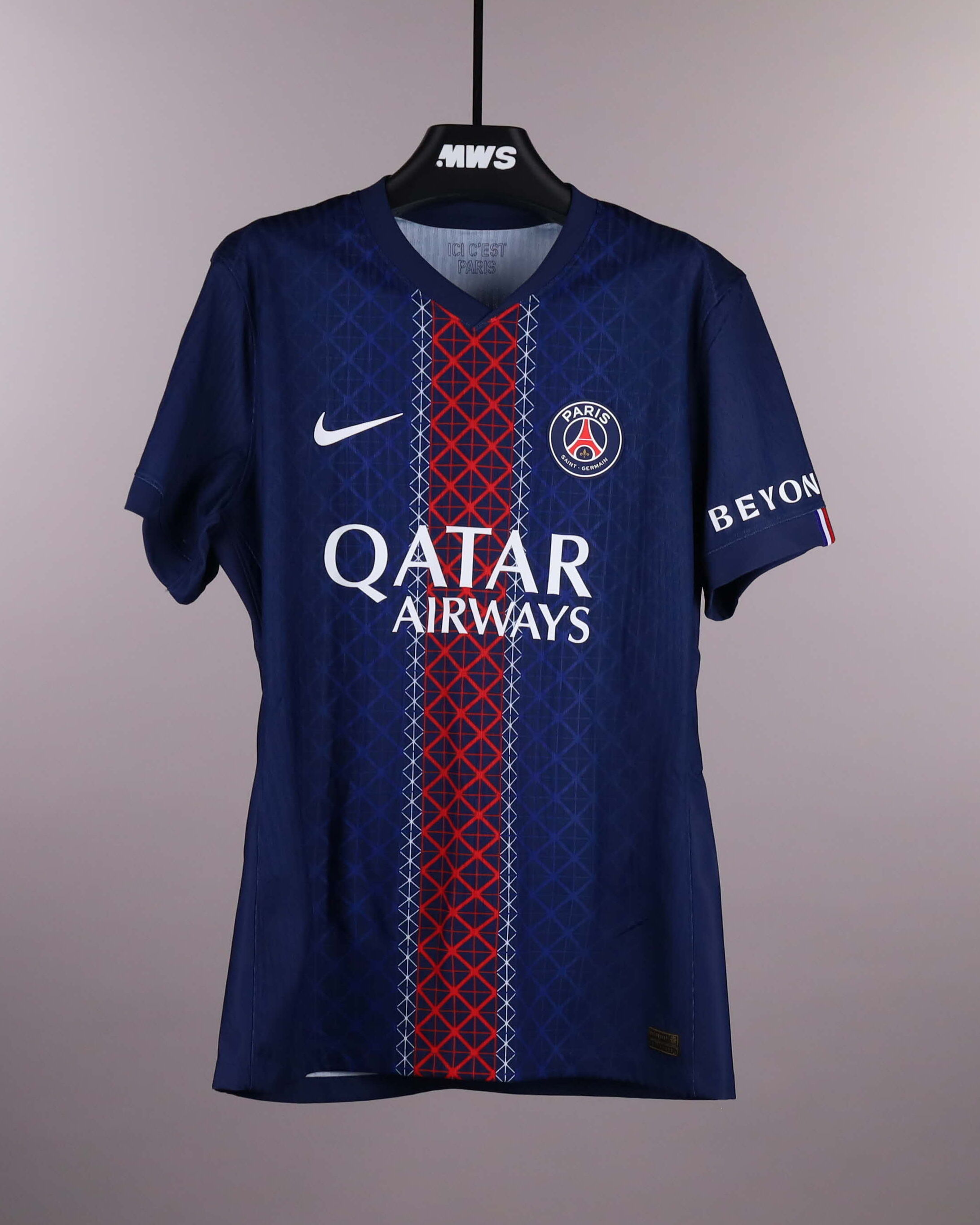 Gonçalo Ramos Paris Saint-Germain shirt