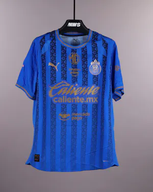 来自Chivas Guadalajara的Roberto Carlos Alvarado Hernández球衣