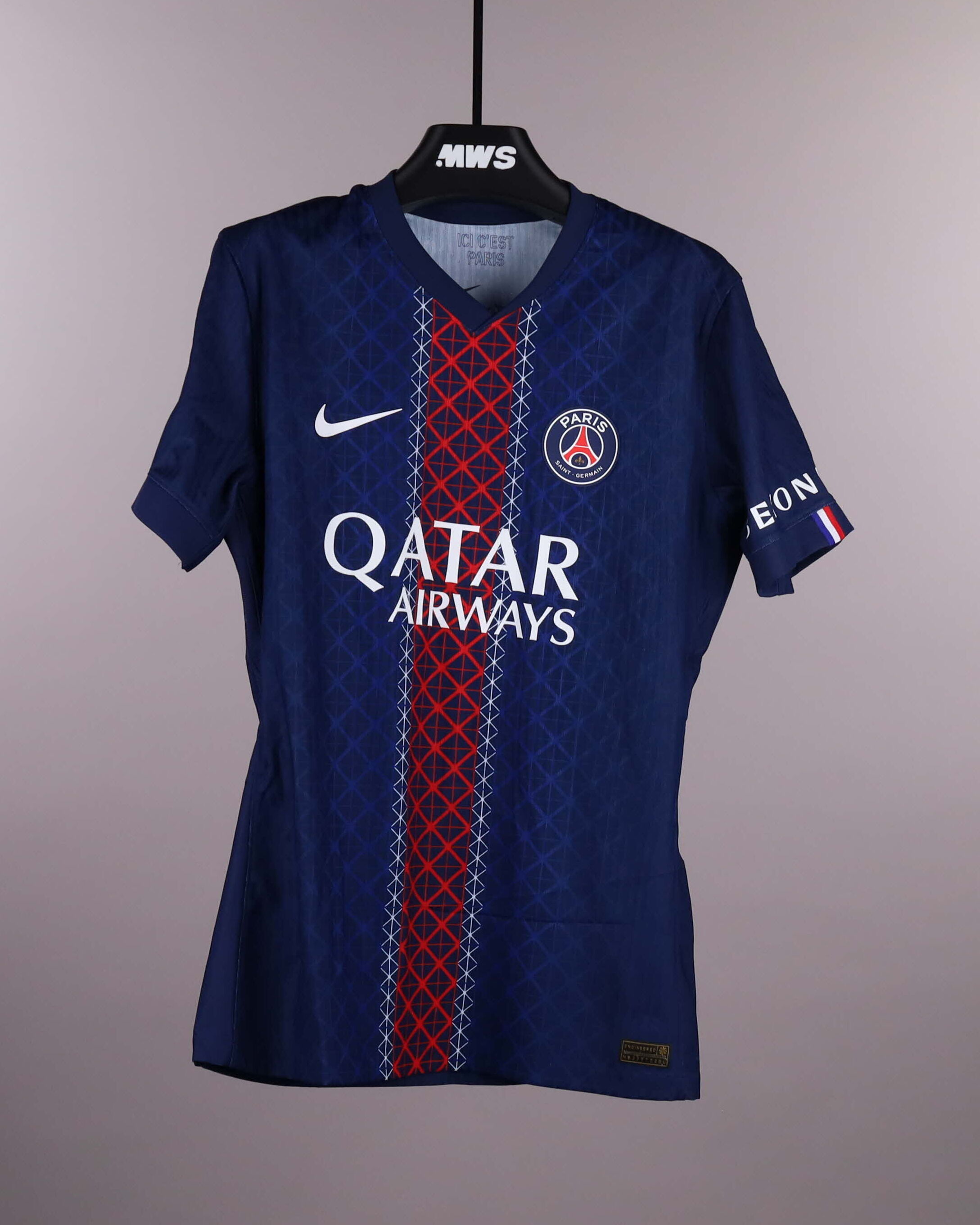 Lucas Hernández Paris Saint-Germain shirt