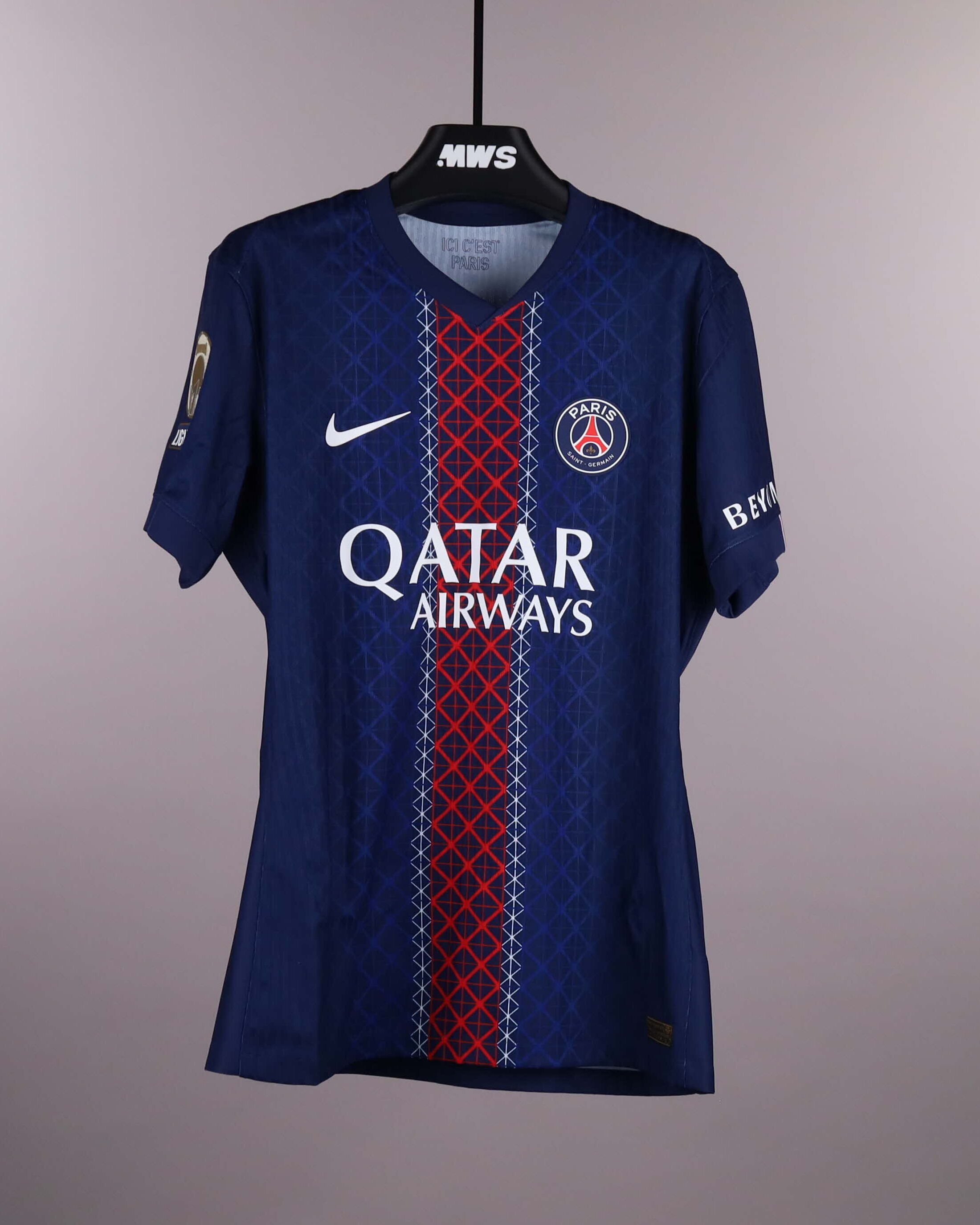 João Neves Paris Saint-Germain shirt