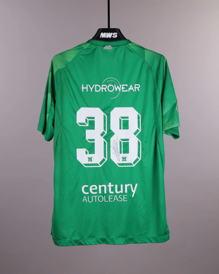 Luca Unbehaun FC Emmen jersey