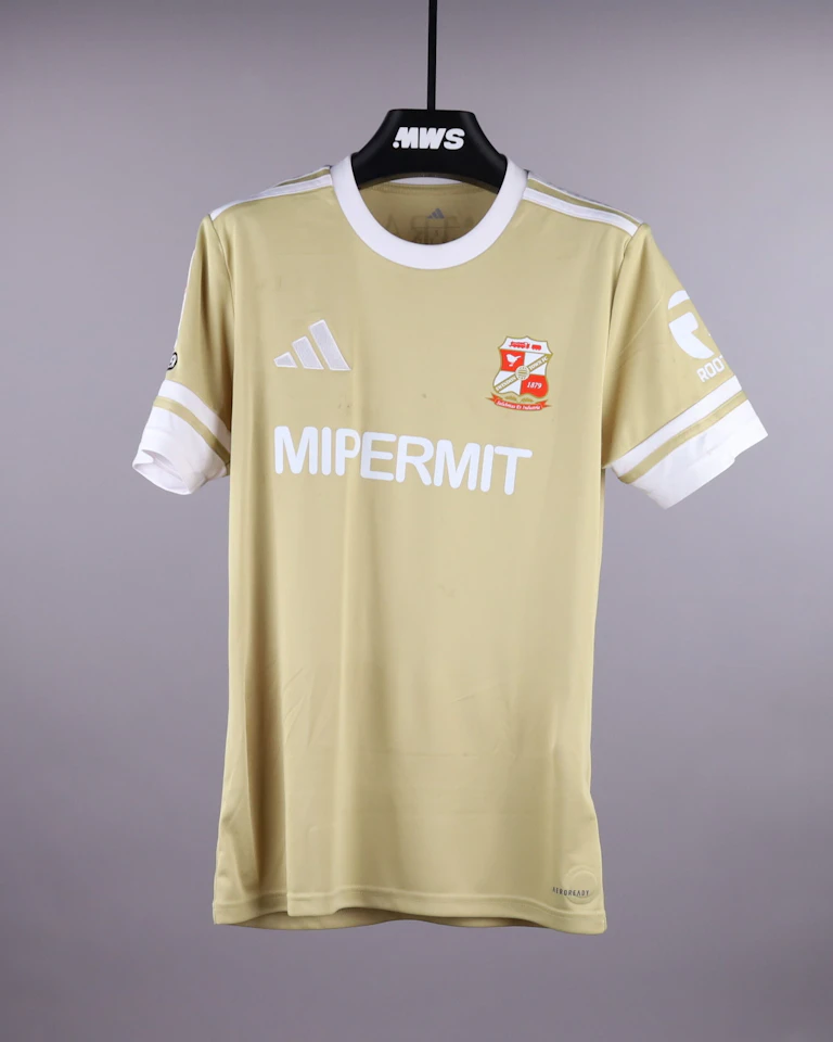 来自Swindon Town的Junior Hoilett球衣
