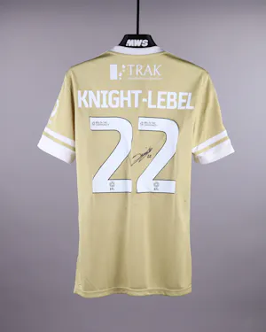 来自Swindon Town的Jamie Knight-Lebel球衣