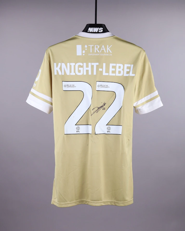 来自Swindon Town的Jamie Knight-Lebel球衣