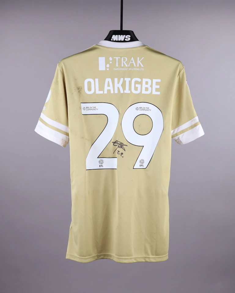 来自Swindon Town的Michael Olakigbe球衣
