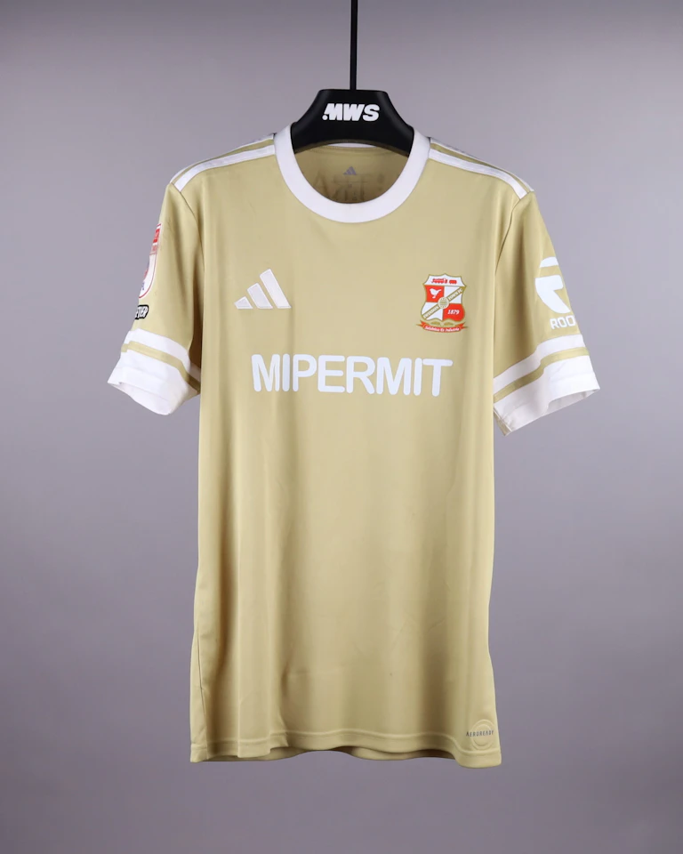 来自Swindon Town的Michael Olakigbe球衣