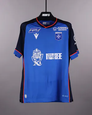 来自AJ Auxerre的Romain Faivre球衣