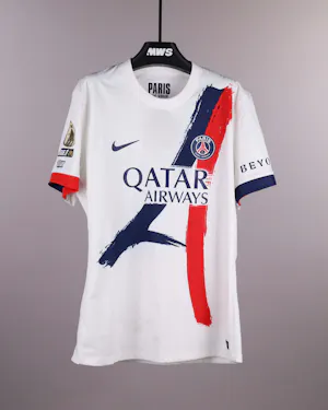 来自Paris Saint-Germain的Willian Pacho球衣
