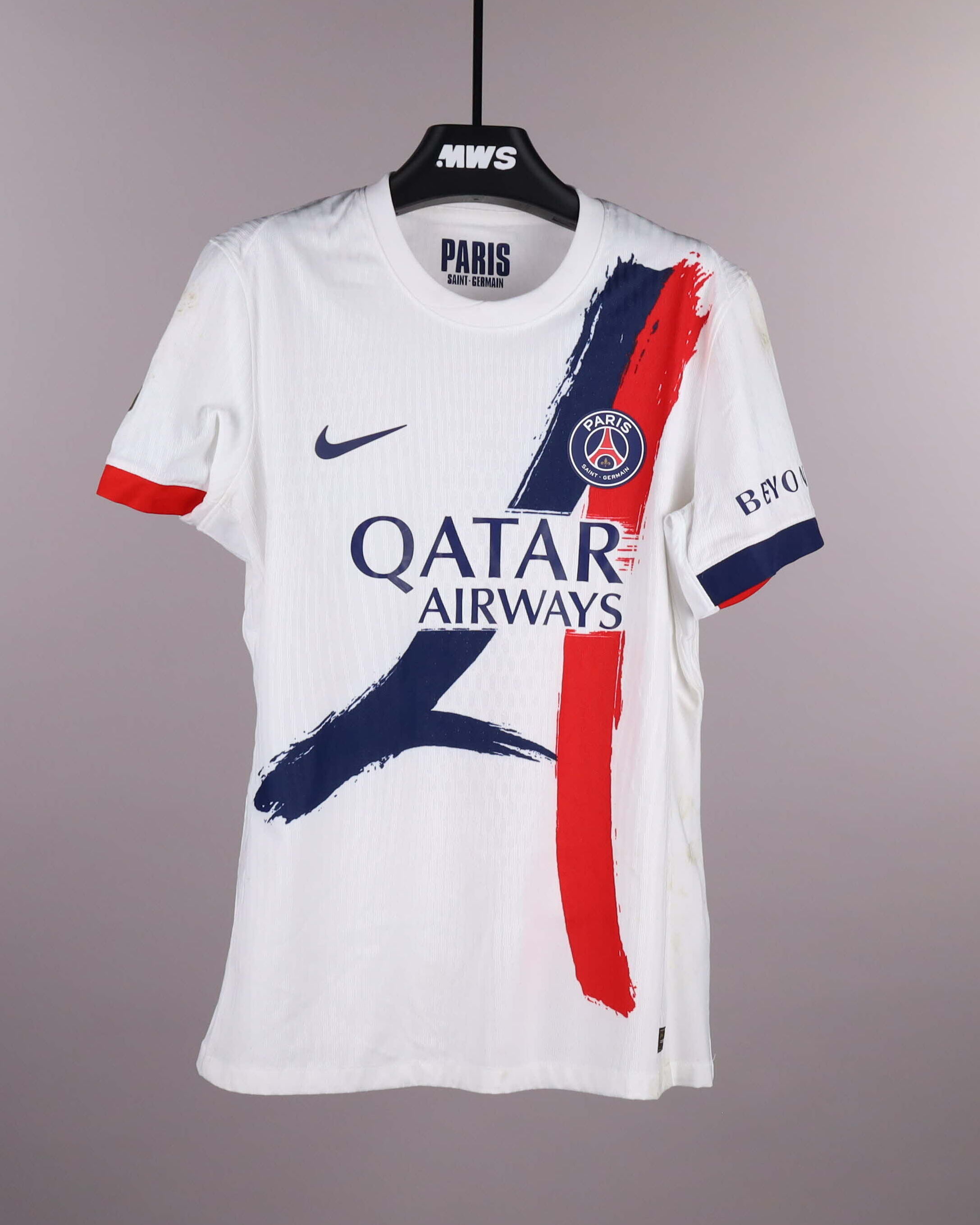 Gonçalo Ramos Paris Saint-Germain shirt