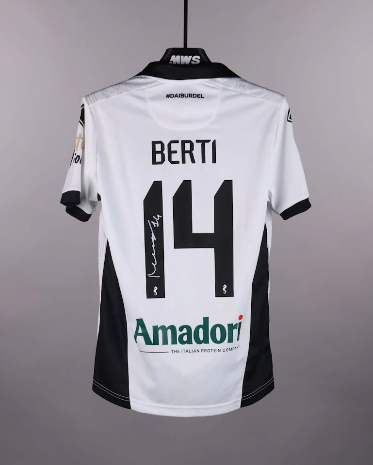 来自Cesena FC的Tommaso Berti球衣