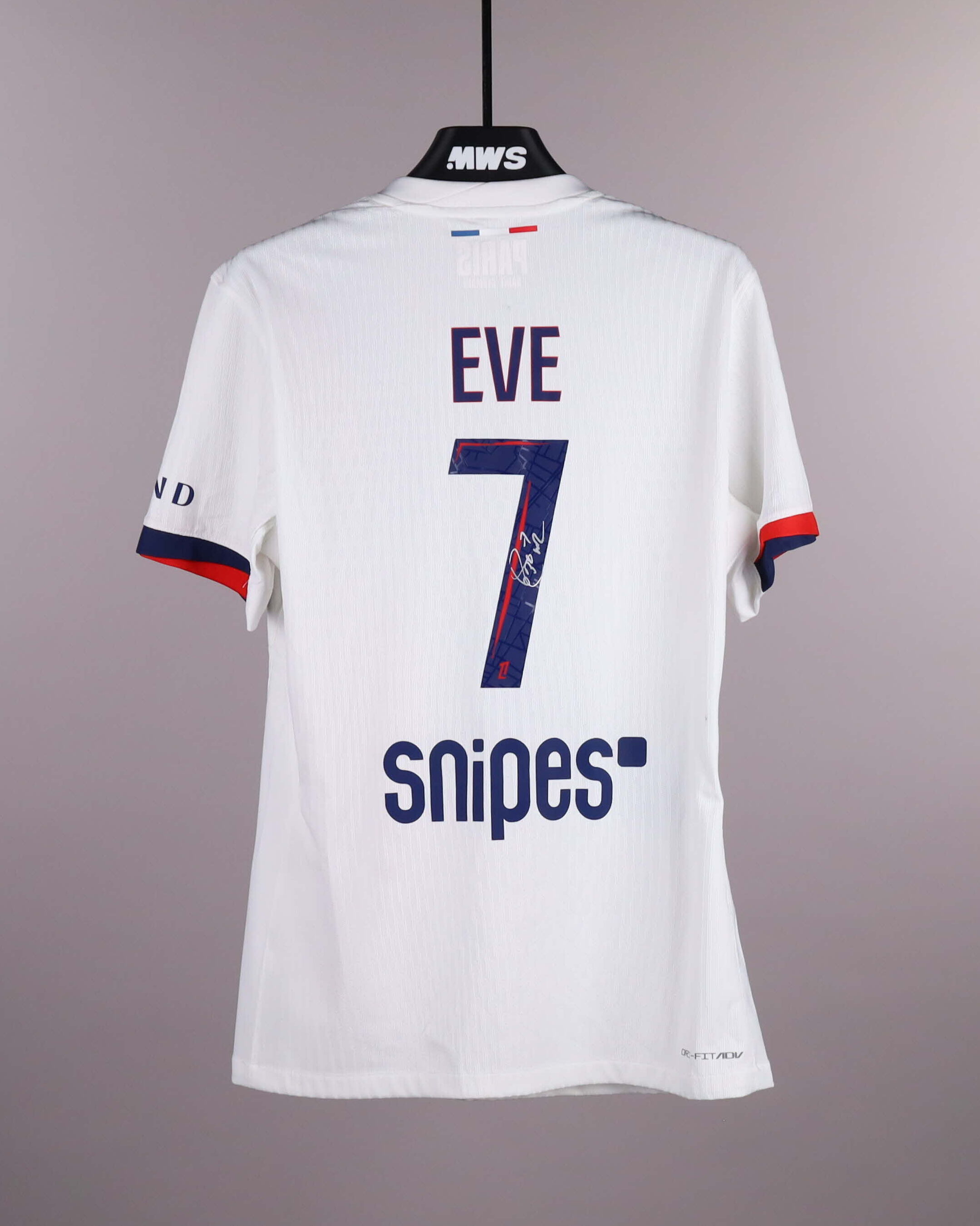 Khvicha Kvaratskhelia Paris Saint-Germain shirt