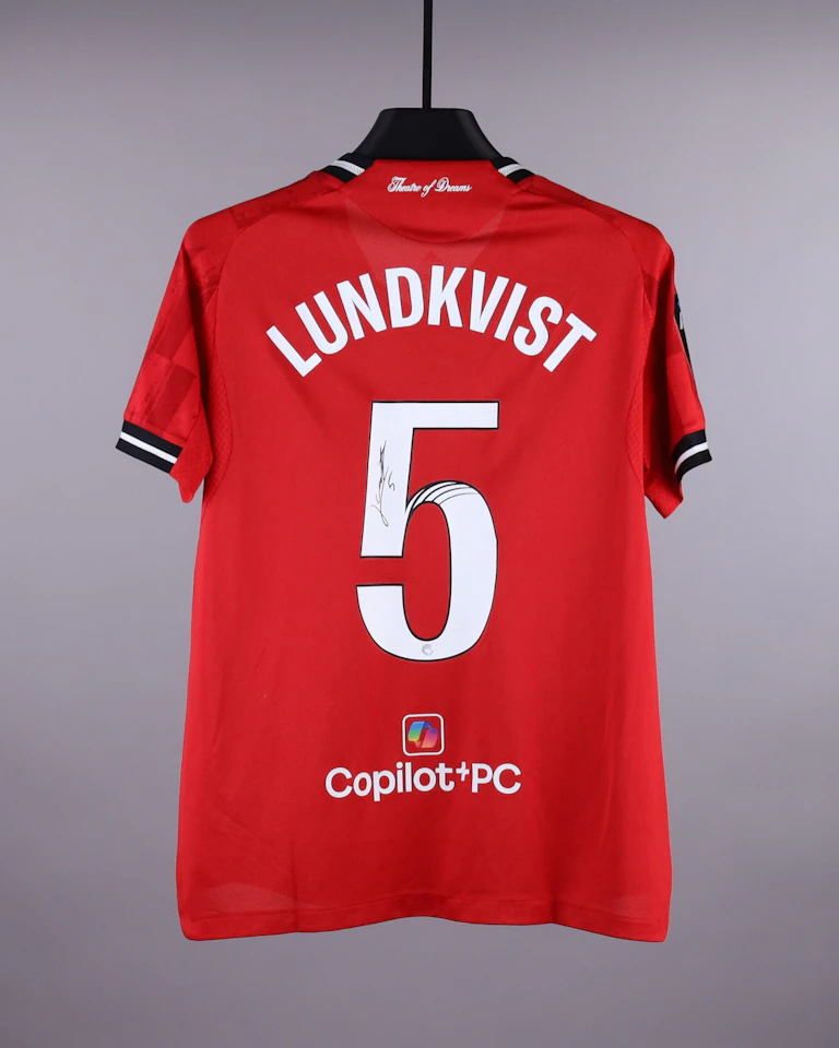 Hanna Lundkvist Manchester United shirt