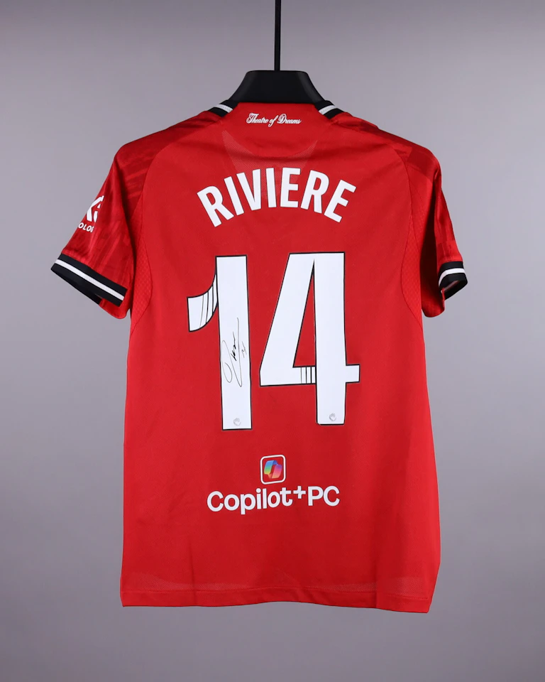Jayde Yuk Fun Riviere Manchester United のシャツ