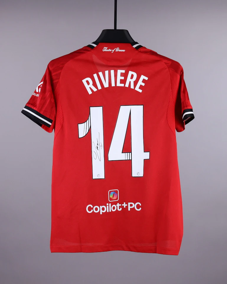 Jayde Yuk Fun Riviere Manchester United のシャツ