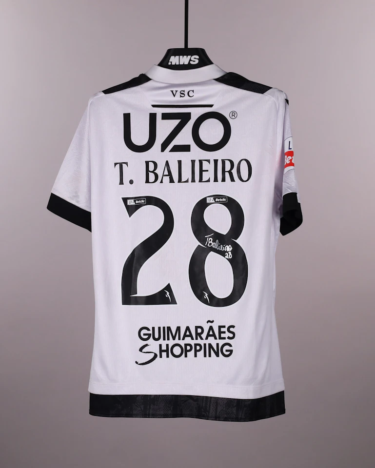 来自Vitória SC的Thiago Balieiro Lourenço de Carvalho球衣