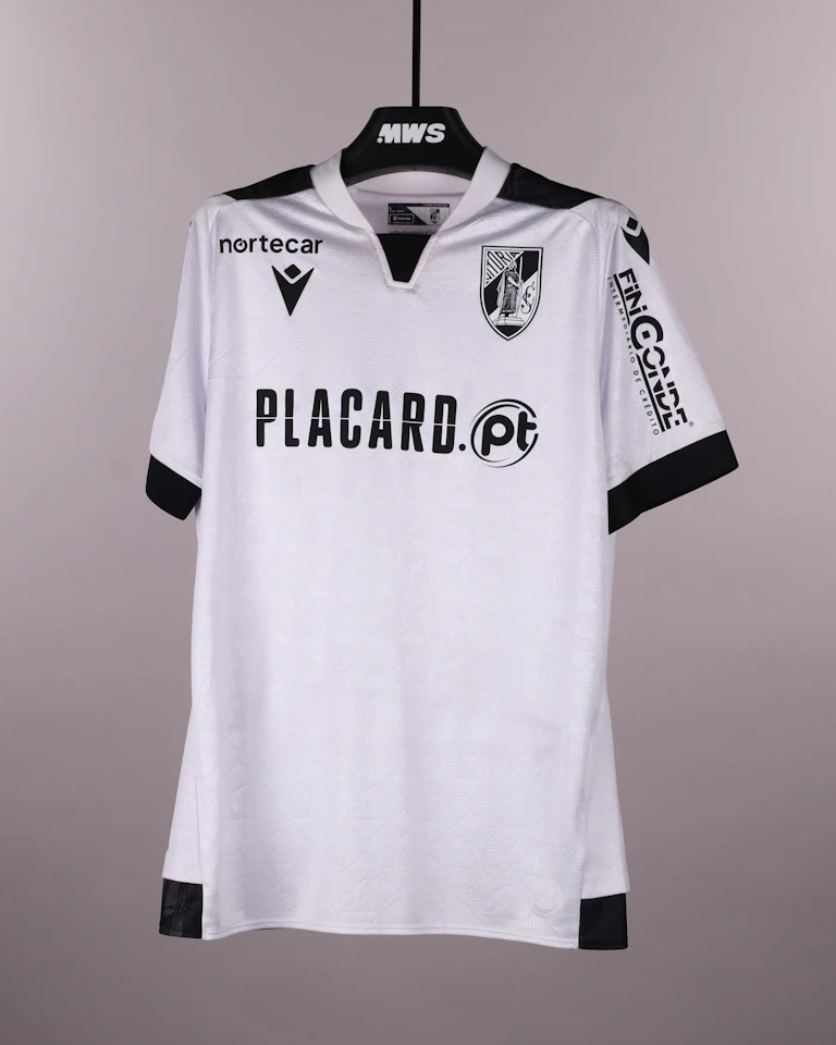 来自Vitória SC的Thiago Balieiro Lourenço de Carvalho球衣