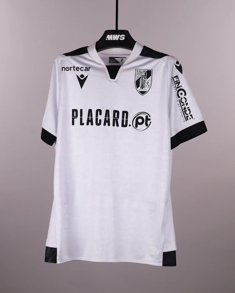 来自Vitória SC的Thiago Balieiro Lourenço de Carvalho球衣