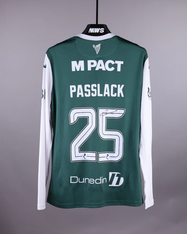 Felix Passlack Hibernian jersey