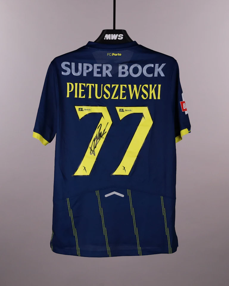 来自FC Porto的Oskar Pietuszewski球衣
