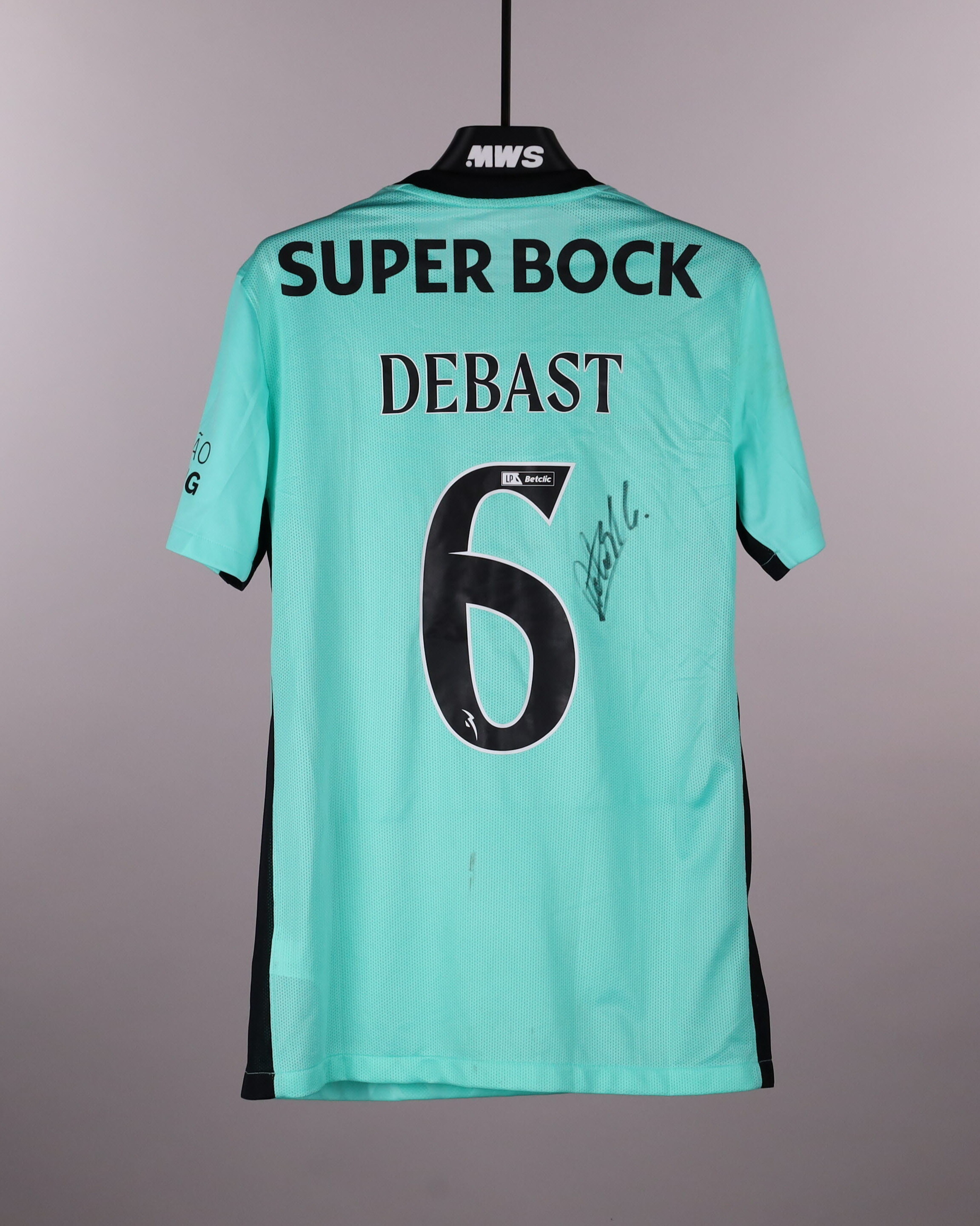 Zeno Debast Sporting CP shirt