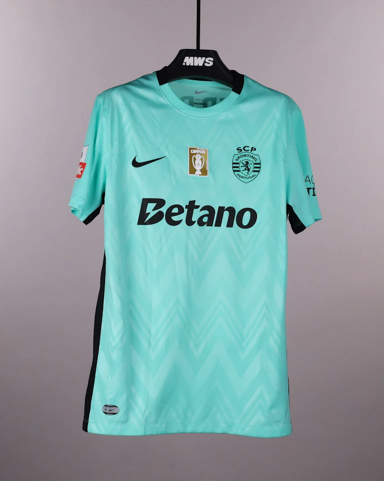 Zeno Debast Sporting CP shirt