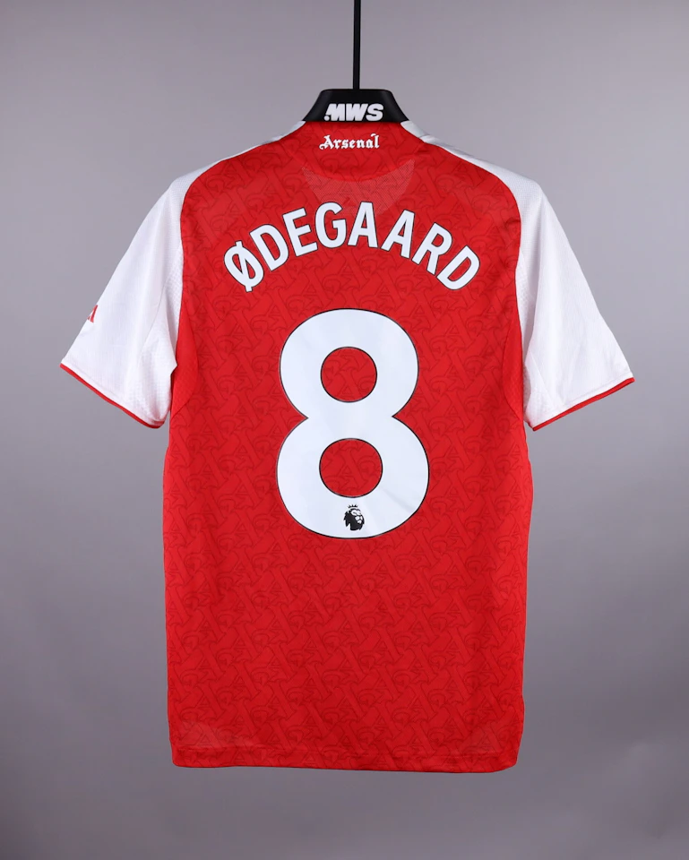 来自Arsenal的Martin Ødegaard球衣