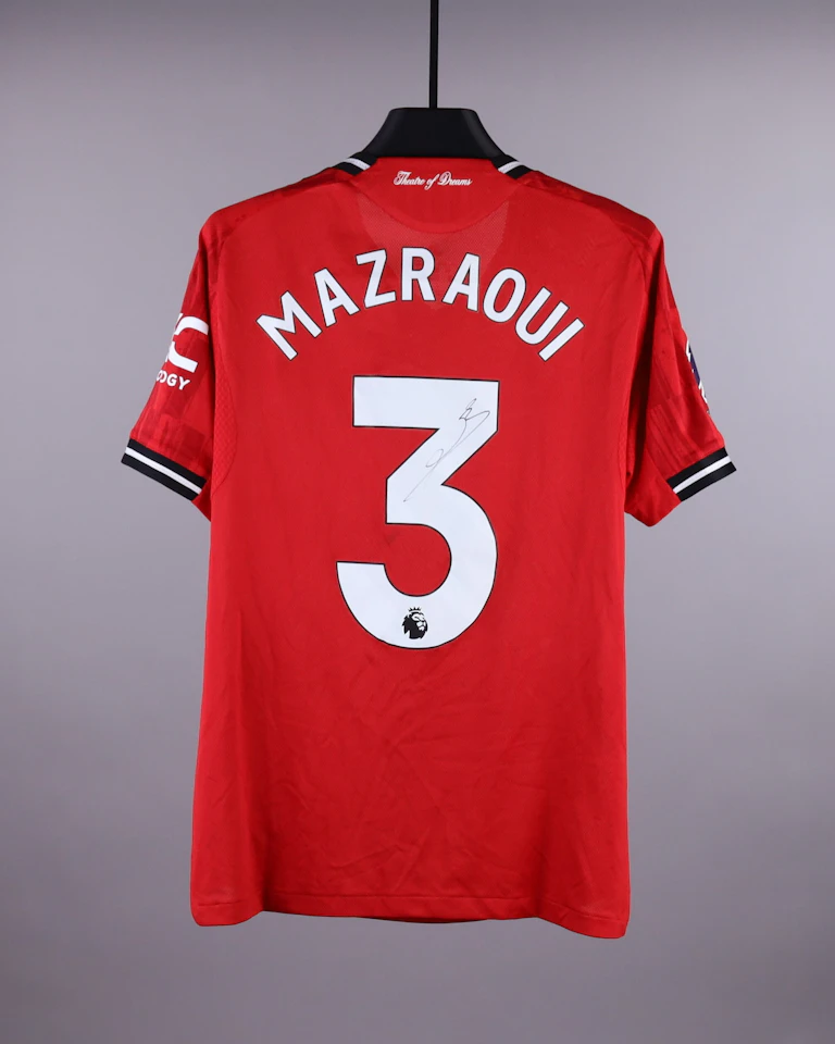 Noussair Mazraoui Manchester United camisa.