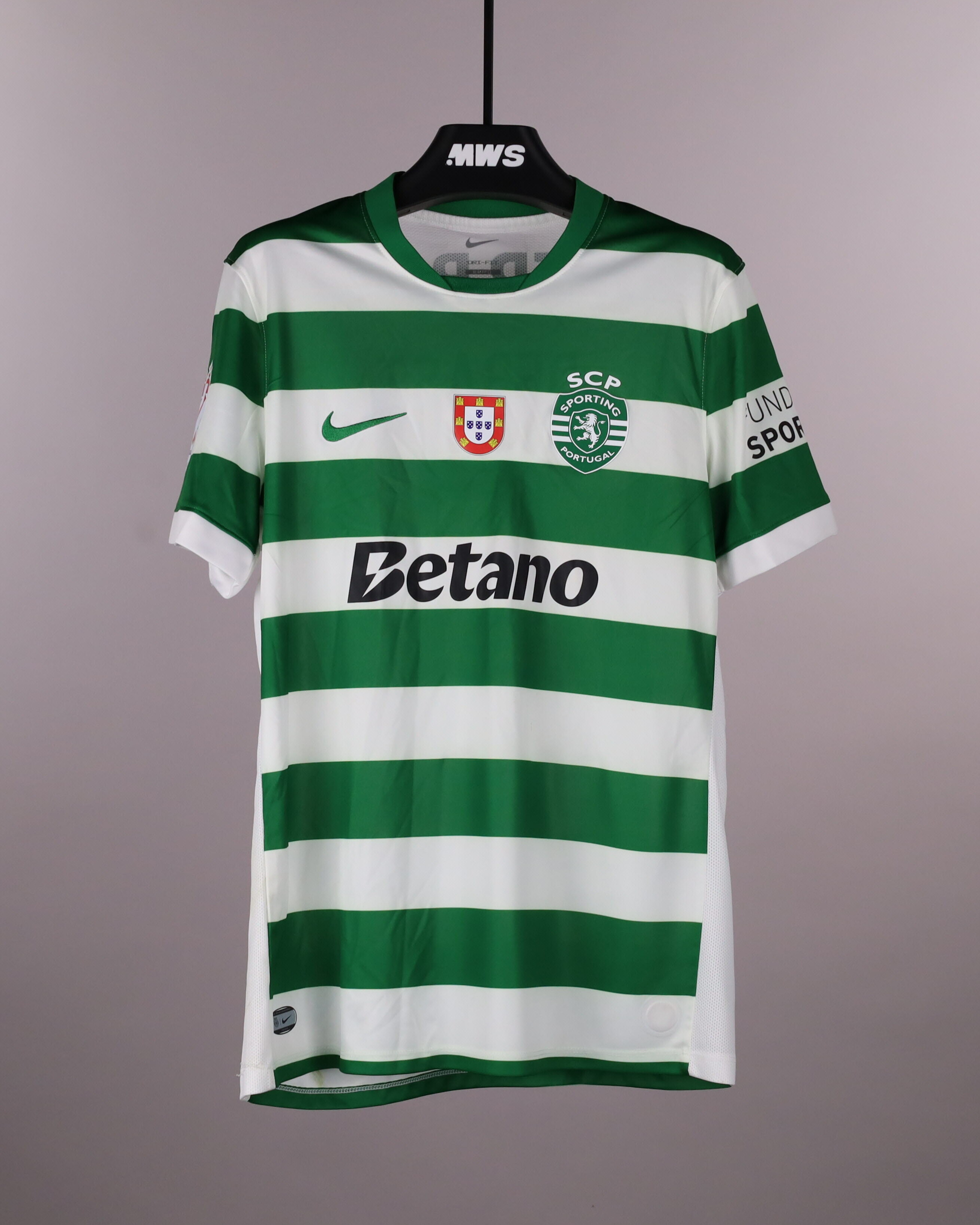 Zeno Debast Sporting CP shirt