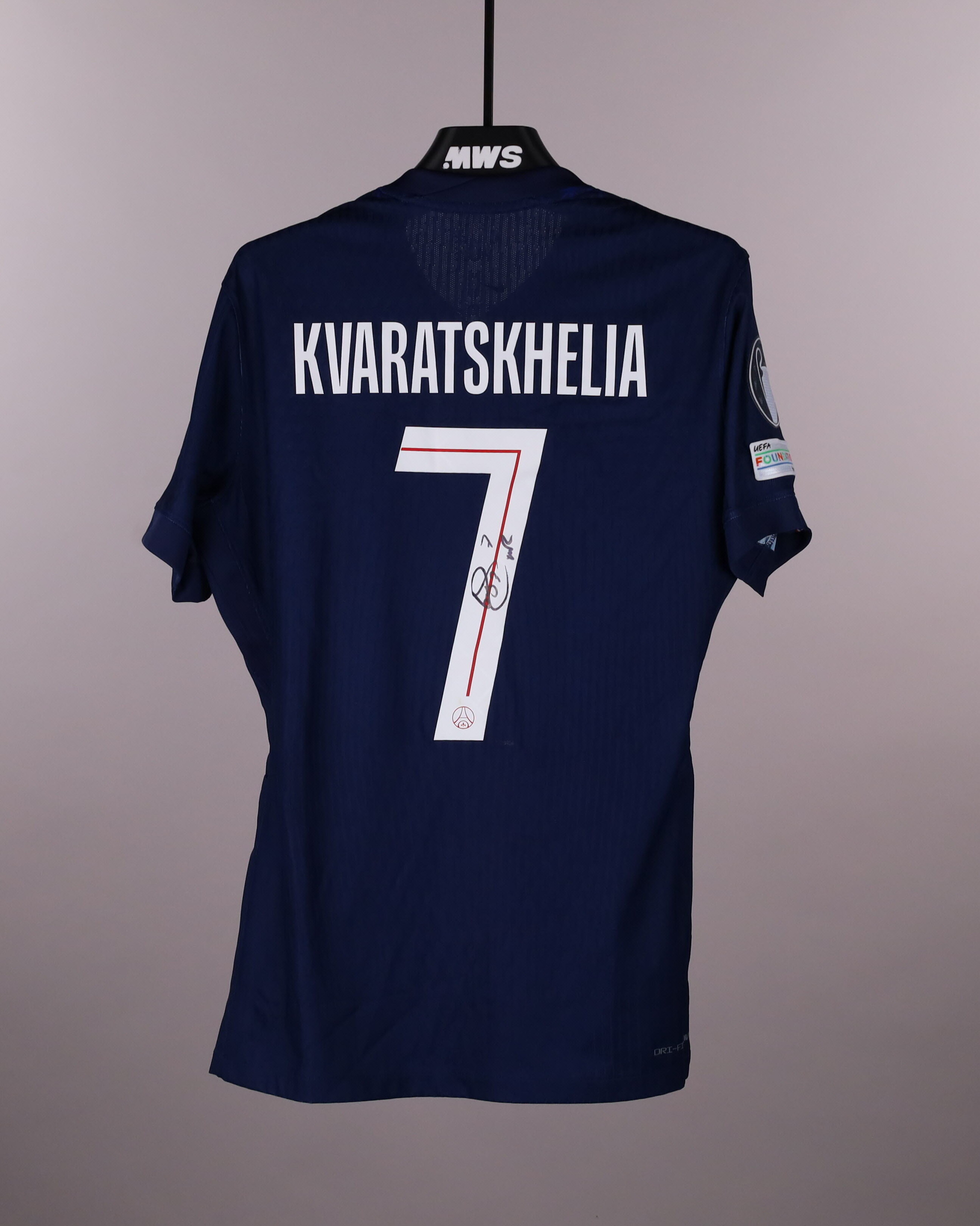 Khvicha Kvaratskhelia | Paris Saint Germain - FC Bayern München