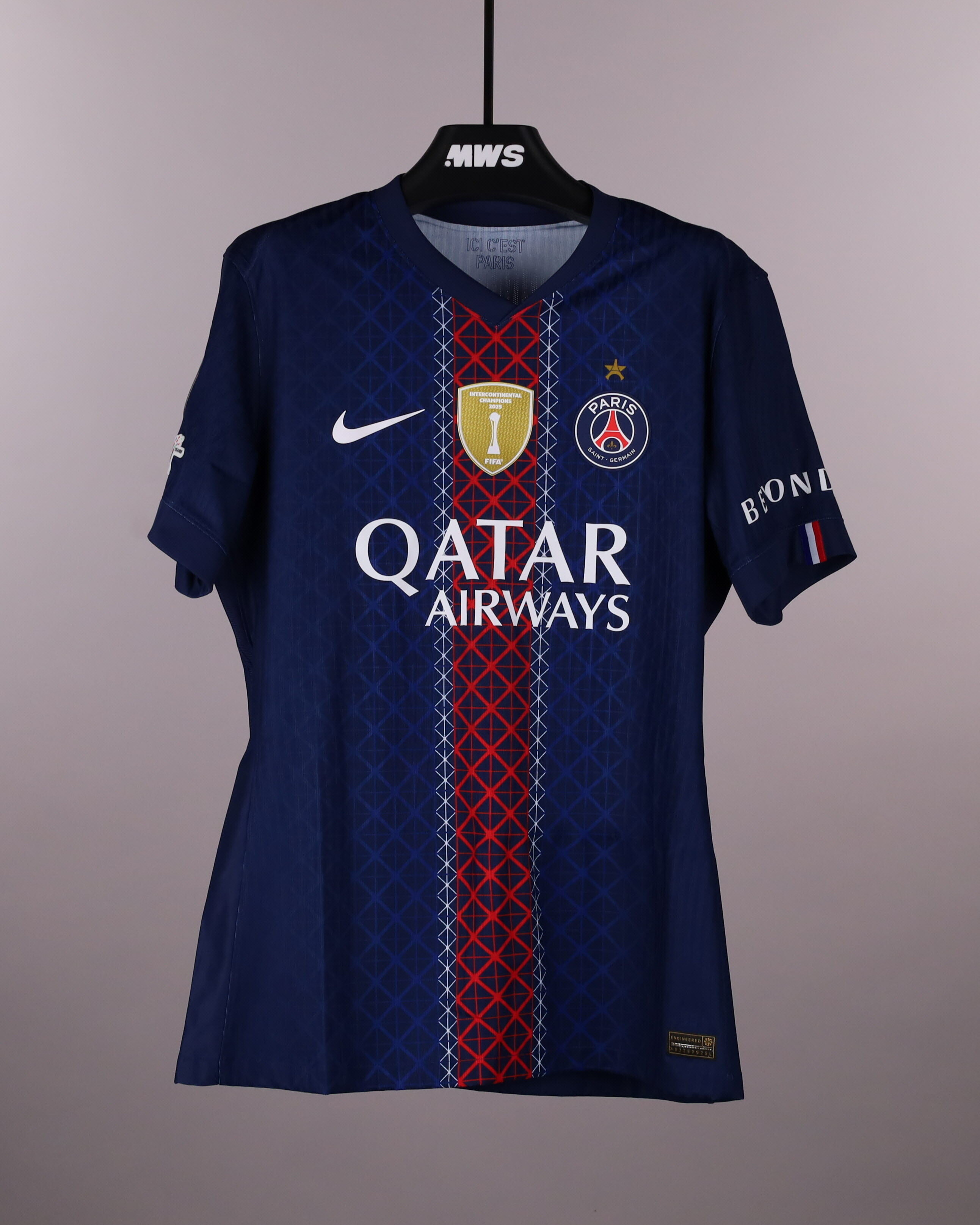 João Neves Paris Saint-Germain shirt