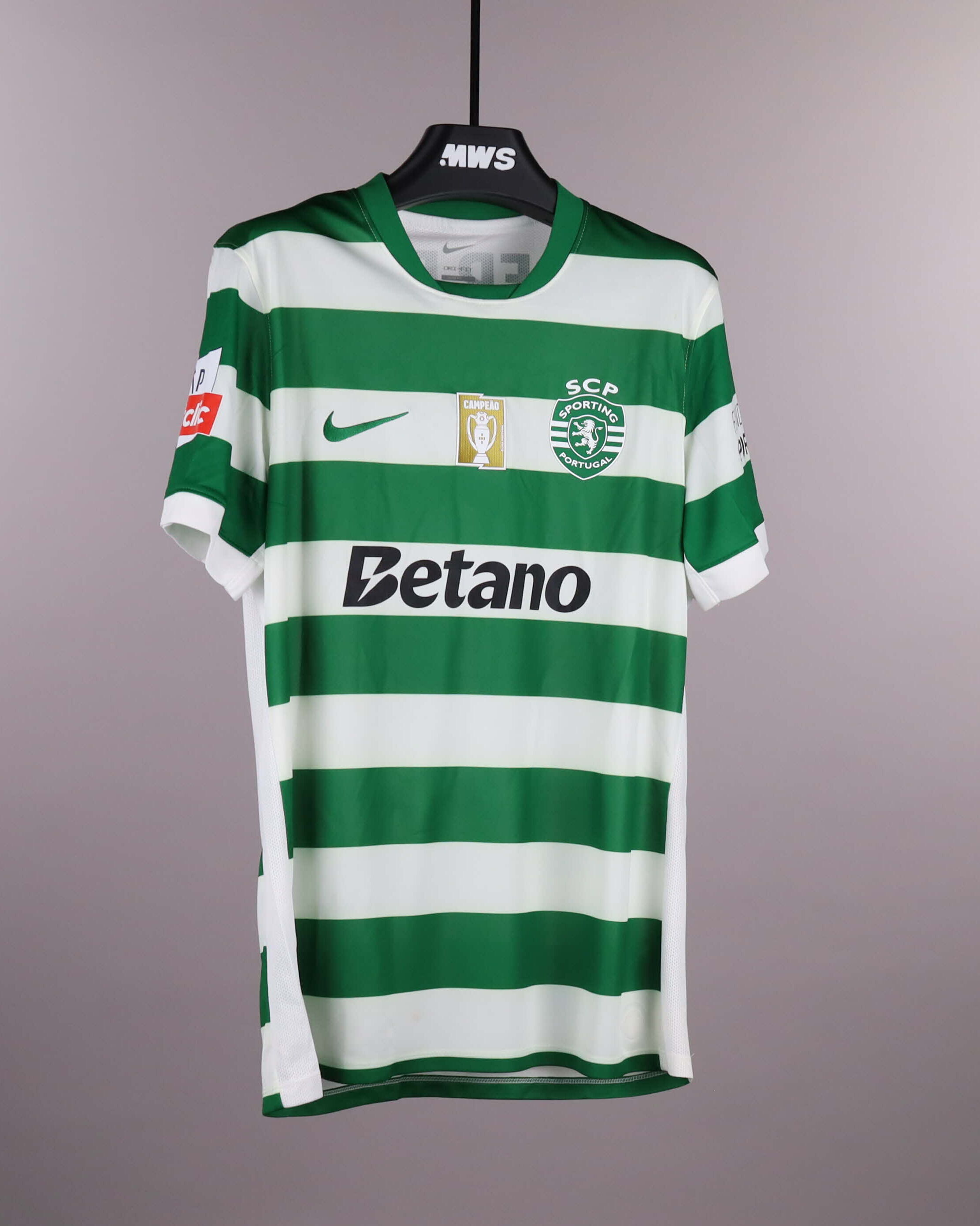 Zeno Debast Sporting CP shirt