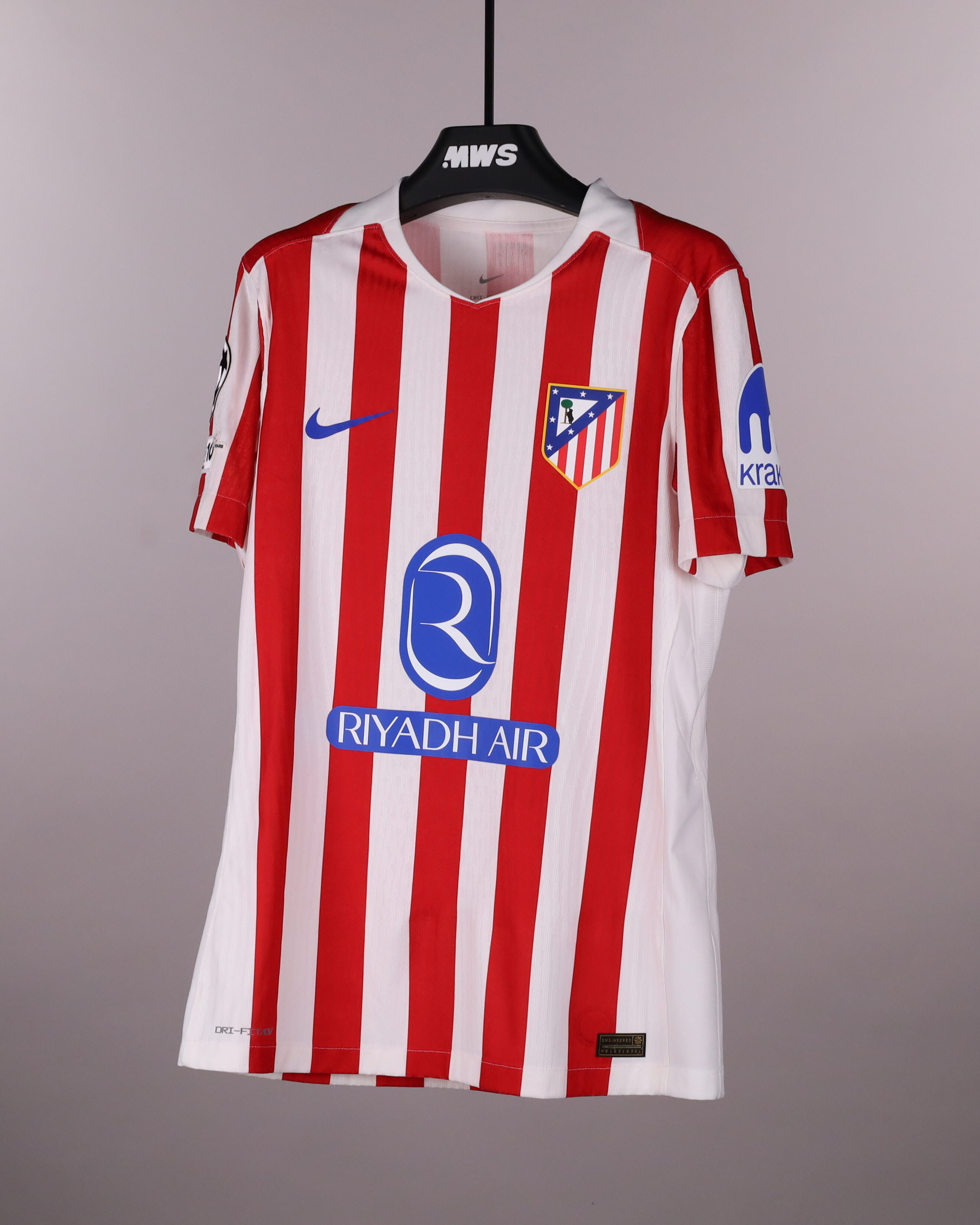 Robin Le Normand Atlético de Madrid shirt