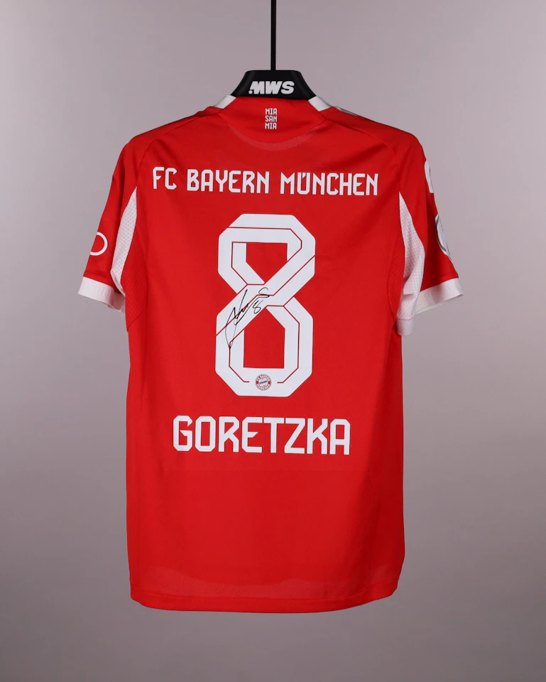 FC Bayern München 팀의 Leon Goretzka 셔츠