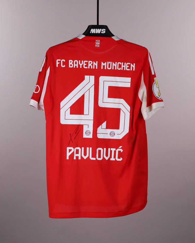 FC Bayern München-Trikot von Aleksandar Pavlović