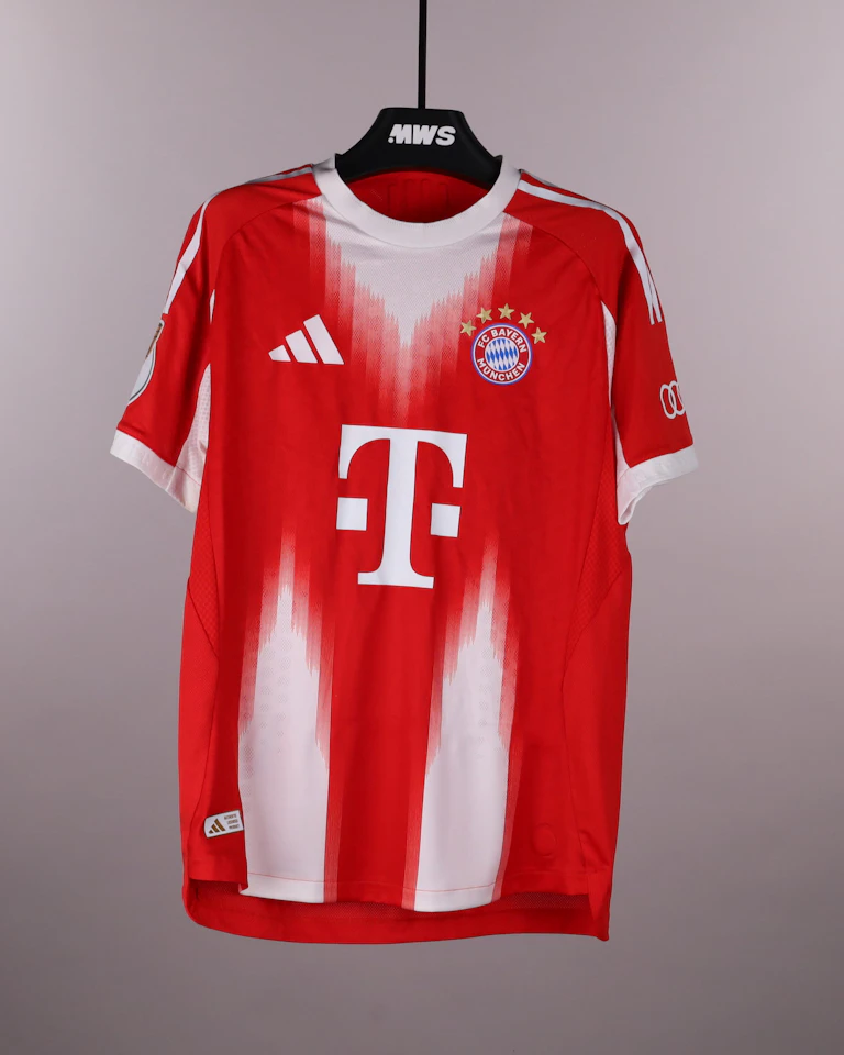 FC Bayern München-Trikot von Aleksandar Pavlović